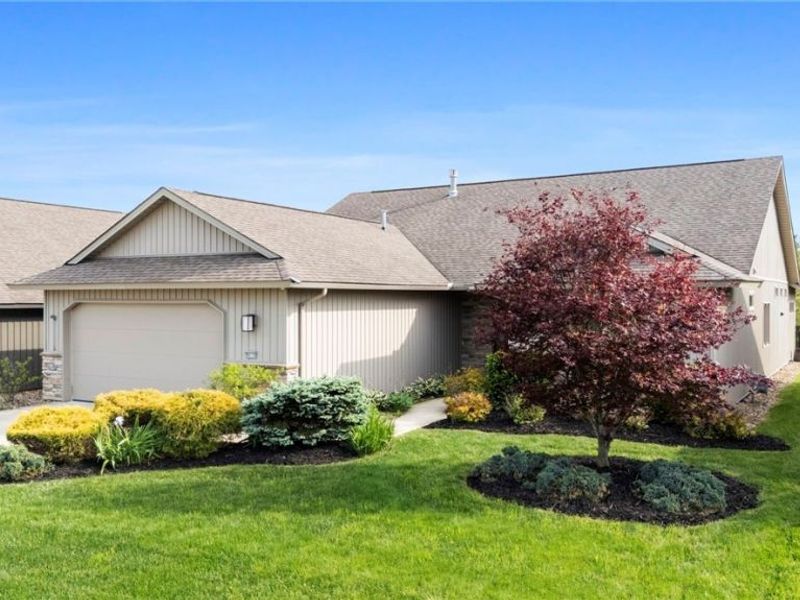 9070 Hummingbird Lane , North Ridgeville, OH 44039 Photo 2