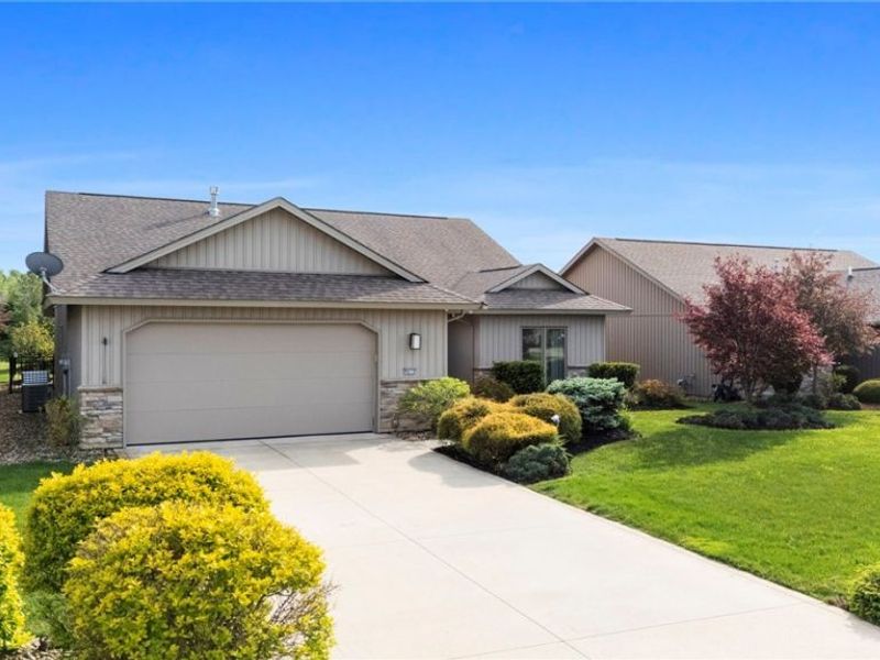 9070 Hummingbird Lane , North Ridgeville, OH 44039 Photo 3
