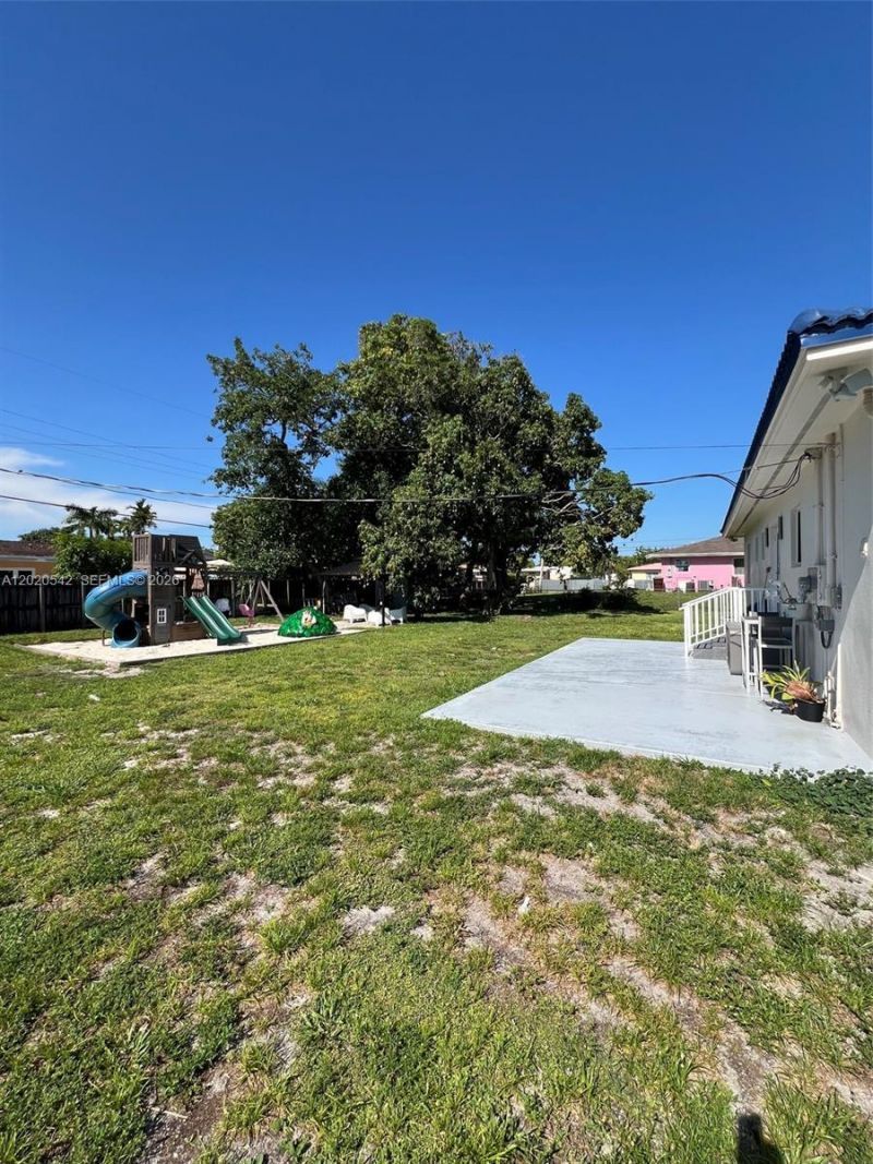 335 W 50th St, Hialeah, FL 33012 Photo