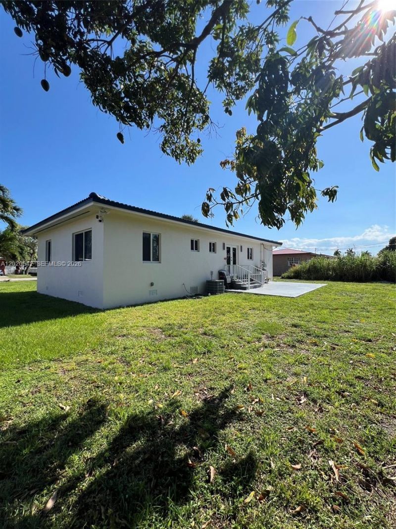335 W 50th St, Hialeah, FL 33012 Photo