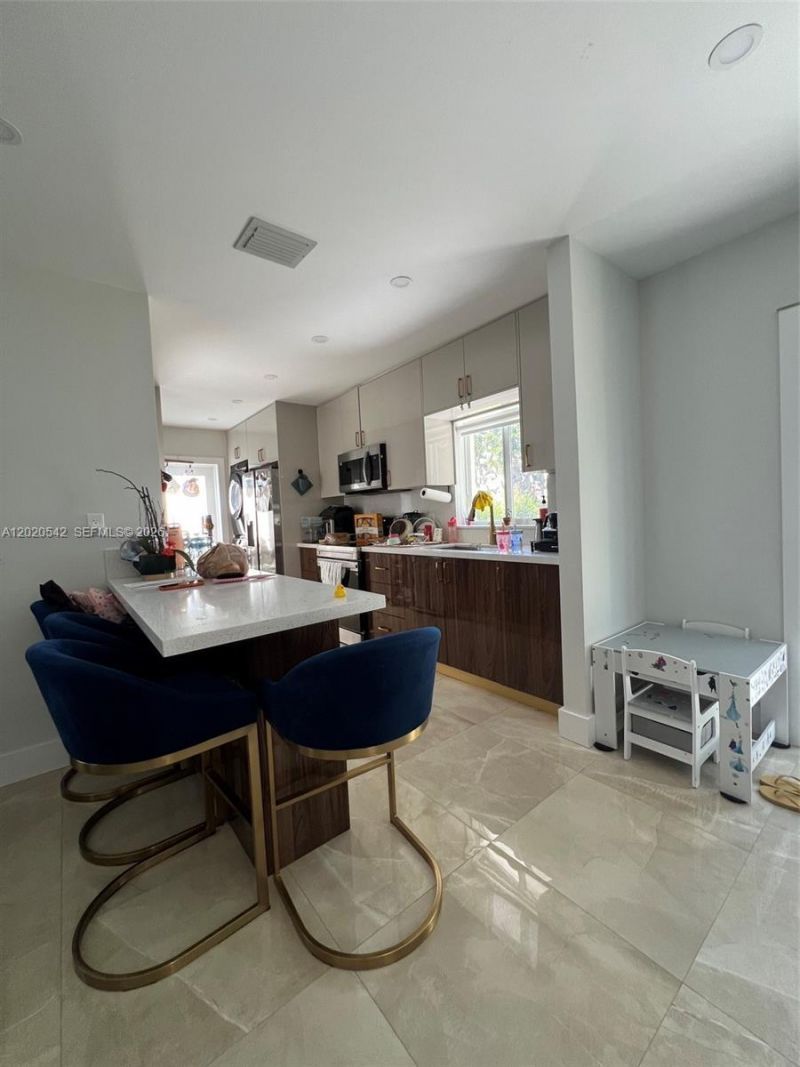 335 W 50th St, Hialeah, FL 33012 Photo