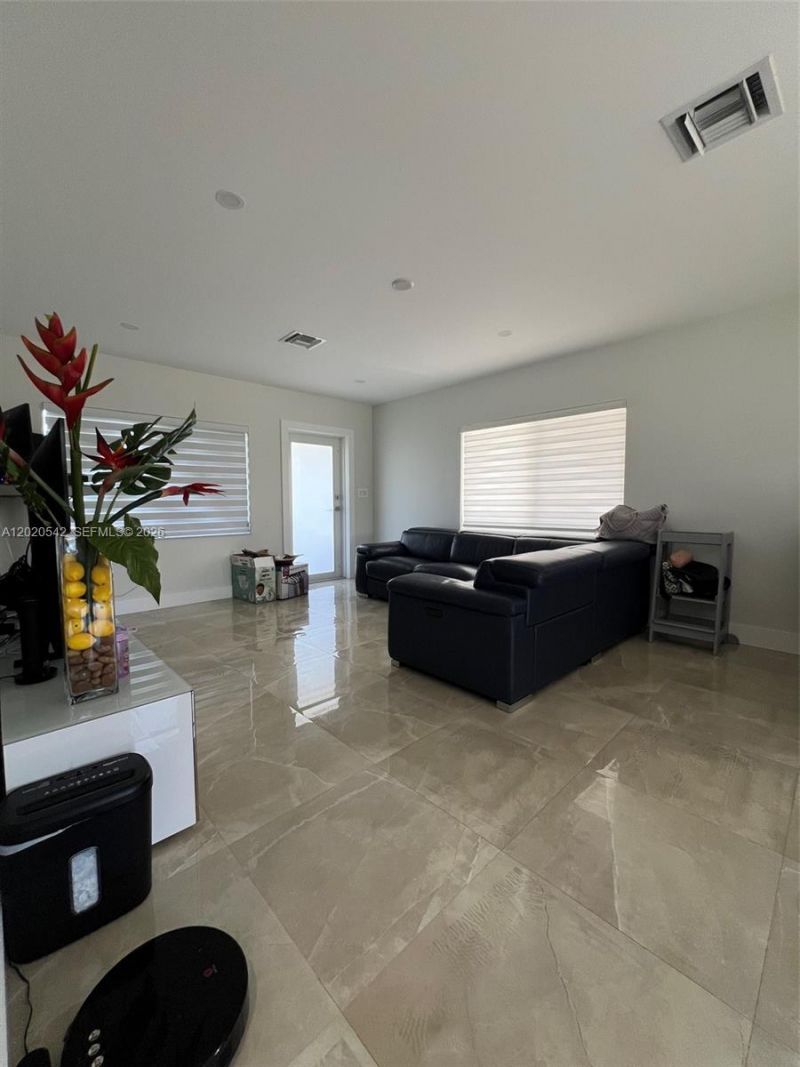 335 W 50th St, Hialeah, FL 33012 Photo