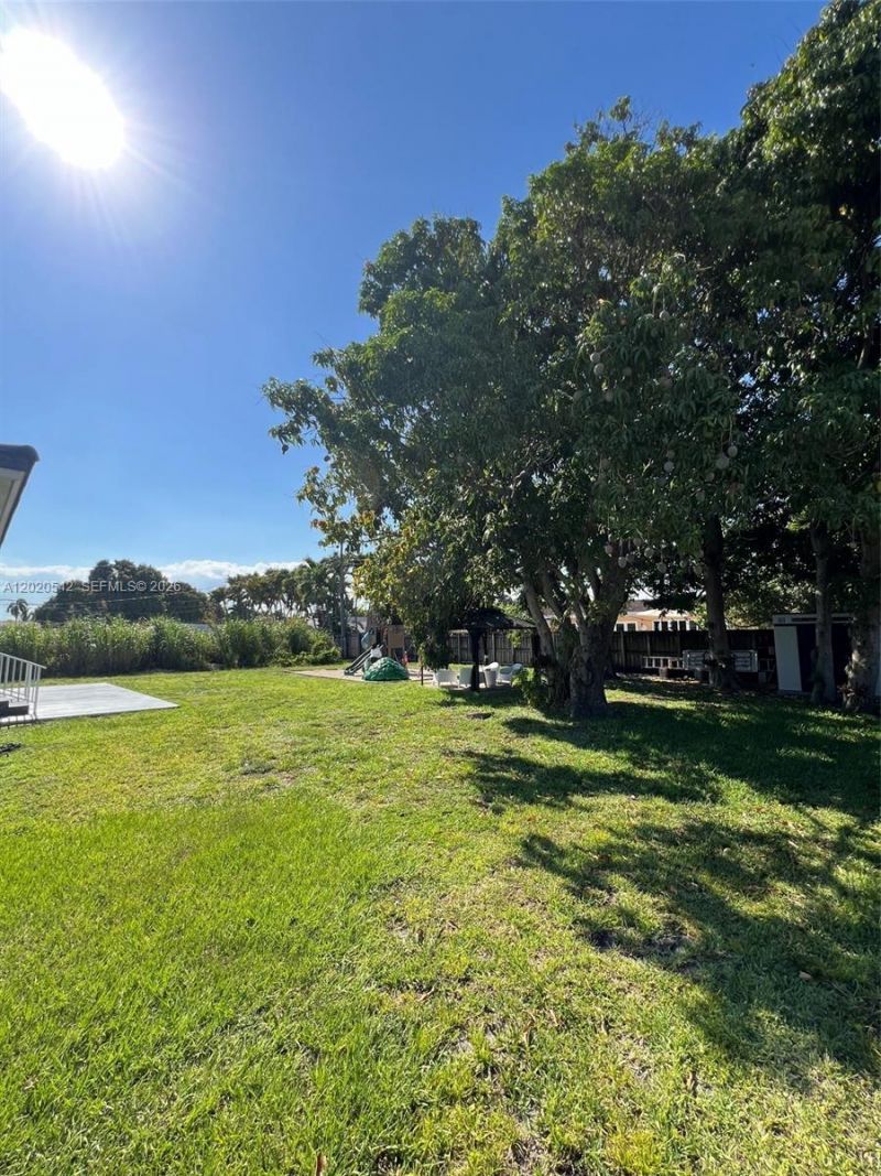 335 W 50th St, Hialeah, FL 33012 Photo