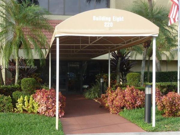 220 Lakeview Dr , Unit 212, Weston, FL 33326