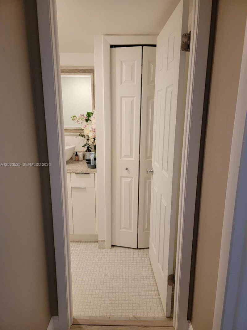 220 Lakeview Dr , Unit 212, Weston, FL 33326 Photo