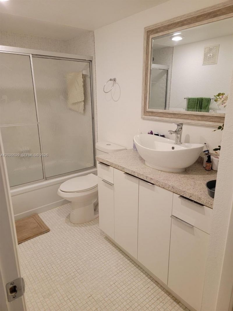 220 Lakeview Dr , Unit 212, Weston, FL 33326 Photo
