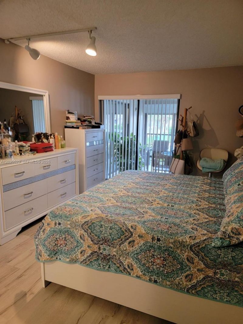 220 Lakeview Dr , Unit 212, Weston, FL 33326 Photo