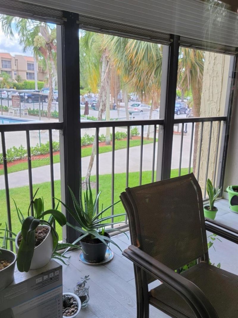 220 Lakeview Dr , Unit 212, Weston, FL 33326 Photo