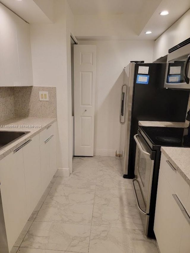 220 Lakeview Dr , Unit 212, Weston, FL 33326 Photo