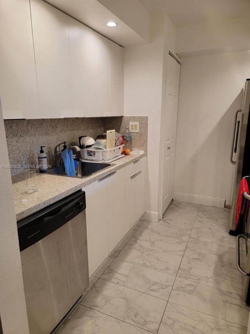 220 Lakeview Dr , Unit 212, Weston, FL 33326 Photo