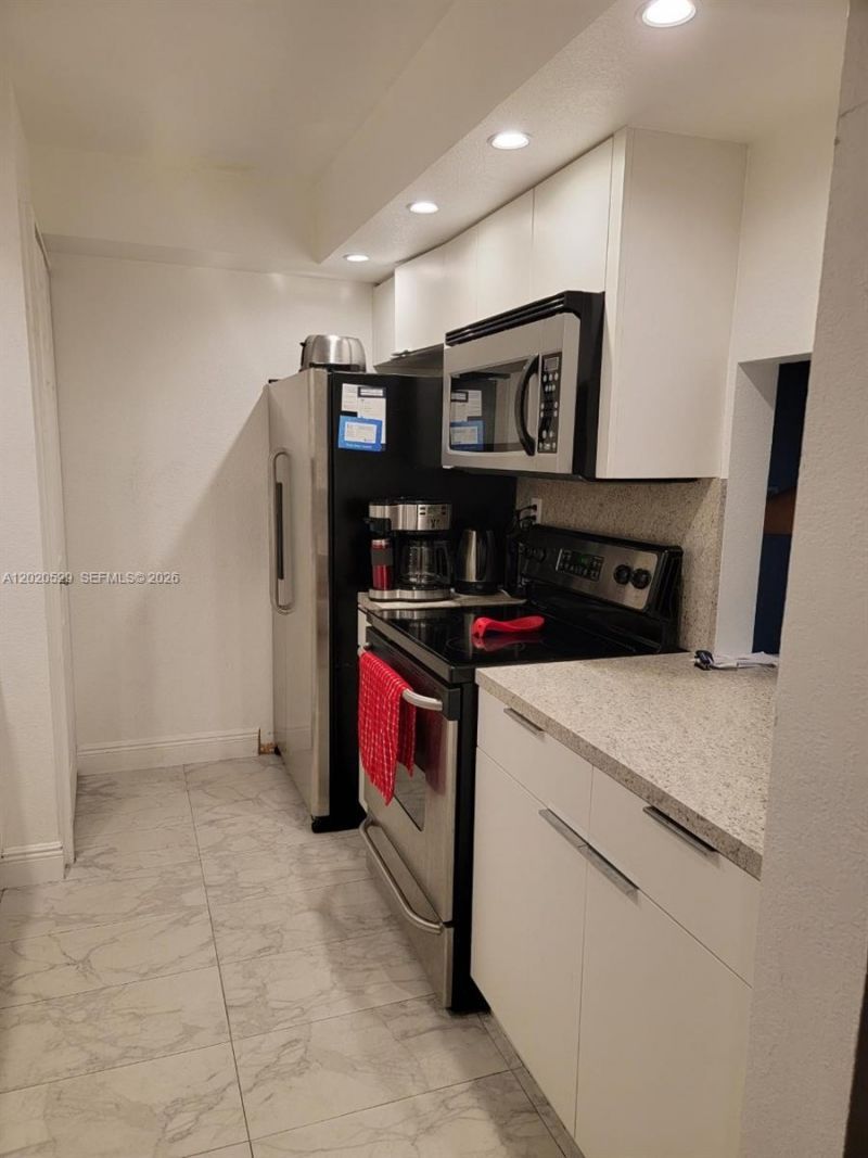 220 Lakeview Dr , Unit 212, Weston, FL 33326 Photo