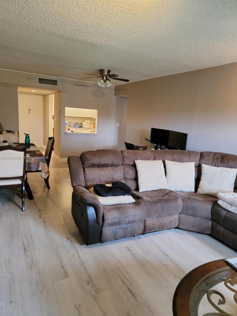 220 Lakeview Dr , Unit 212, Weston, FL 33326 Photo