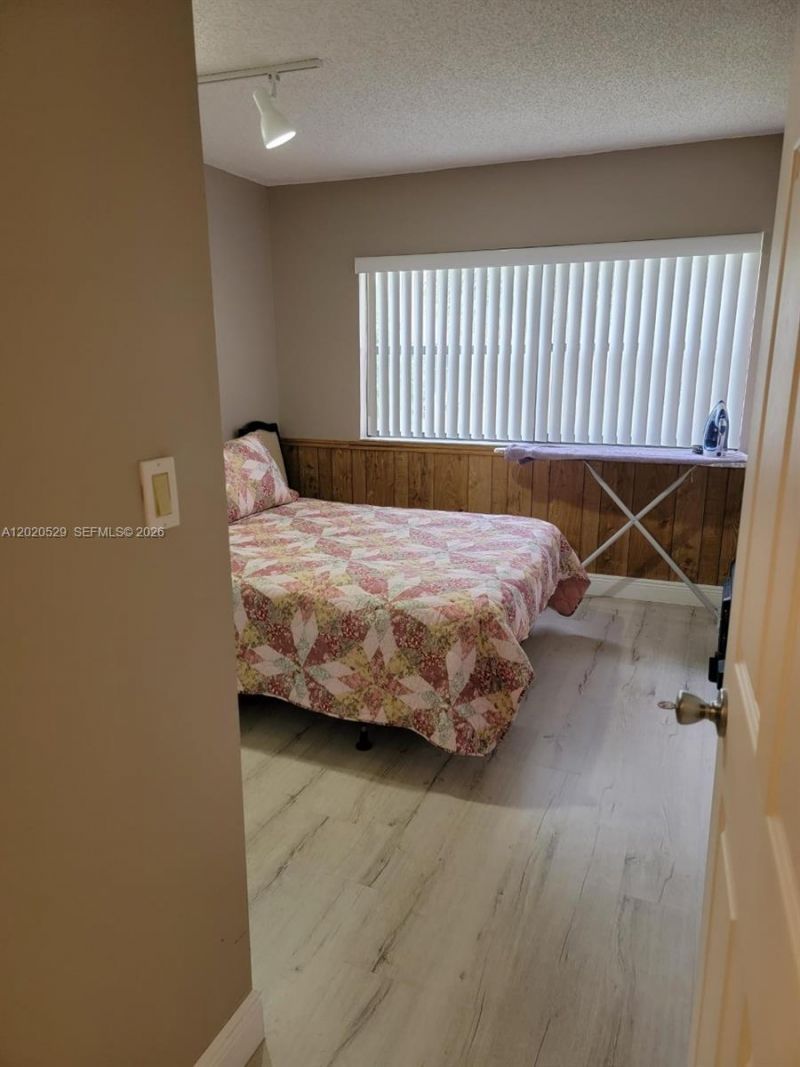 220 Lakeview Dr , Unit 212, Weston, FL 33326 Photo