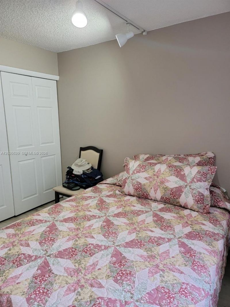 220 Lakeview Dr , Unit 212, Weston, FL 33326 Photo