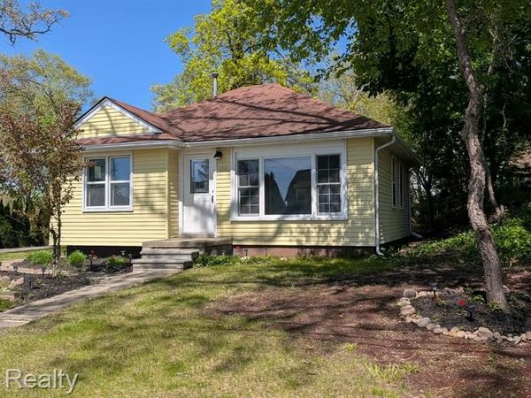 3605 Jackson Boulevard , White Lake Twp, MI 48383