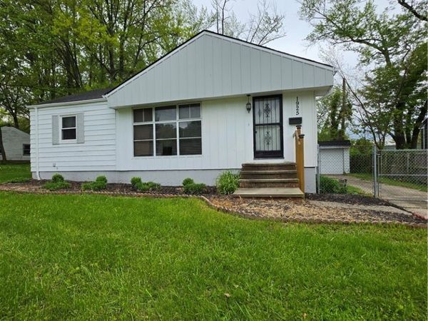 1925 Ridgehill Road, Cleveland, OH 44121