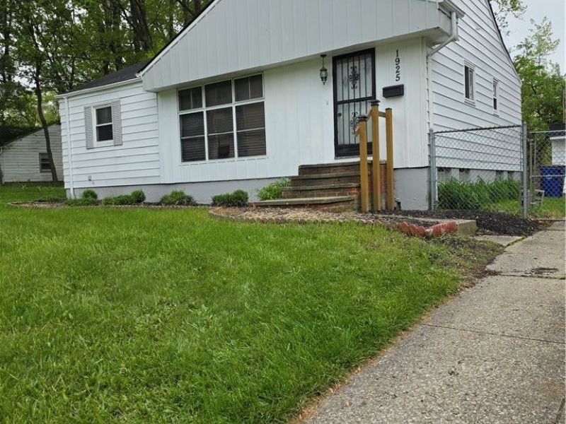 1925 Ridgehill Road, Cleveland, OH 44121 Photo 2