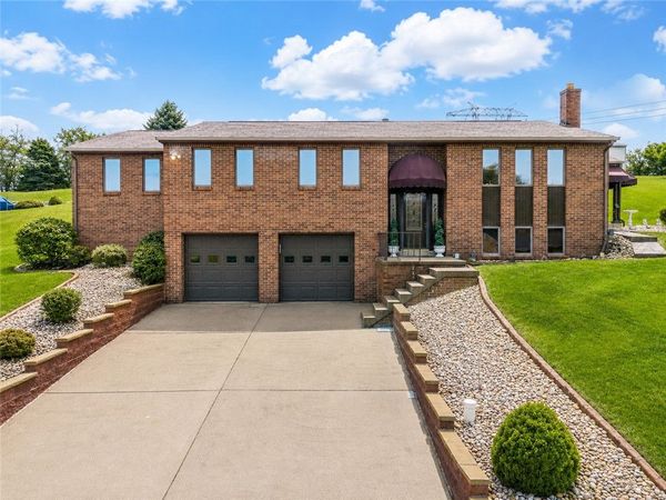 113 Skyview Dr , Jeannette, PA 15644