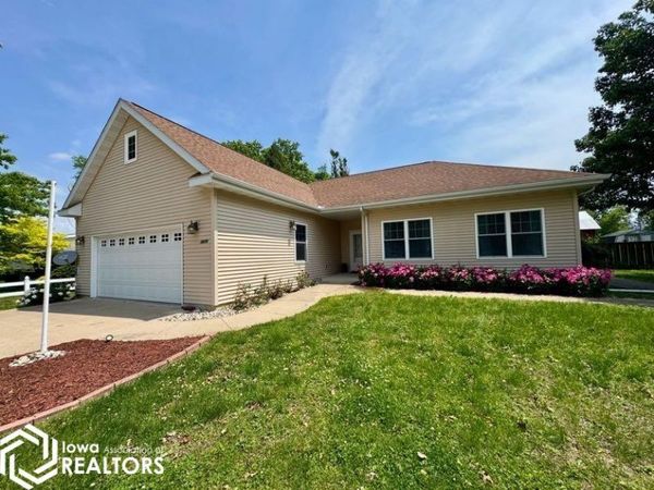 2630 Cliff Road, Burlington, IA 52601