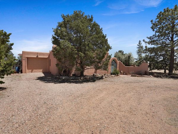4 Demas Road , Santa Fe, NM 87508