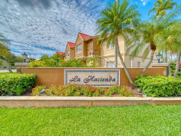 18326 NW 68th Ave , Unit H, Hialeah, FL 33015