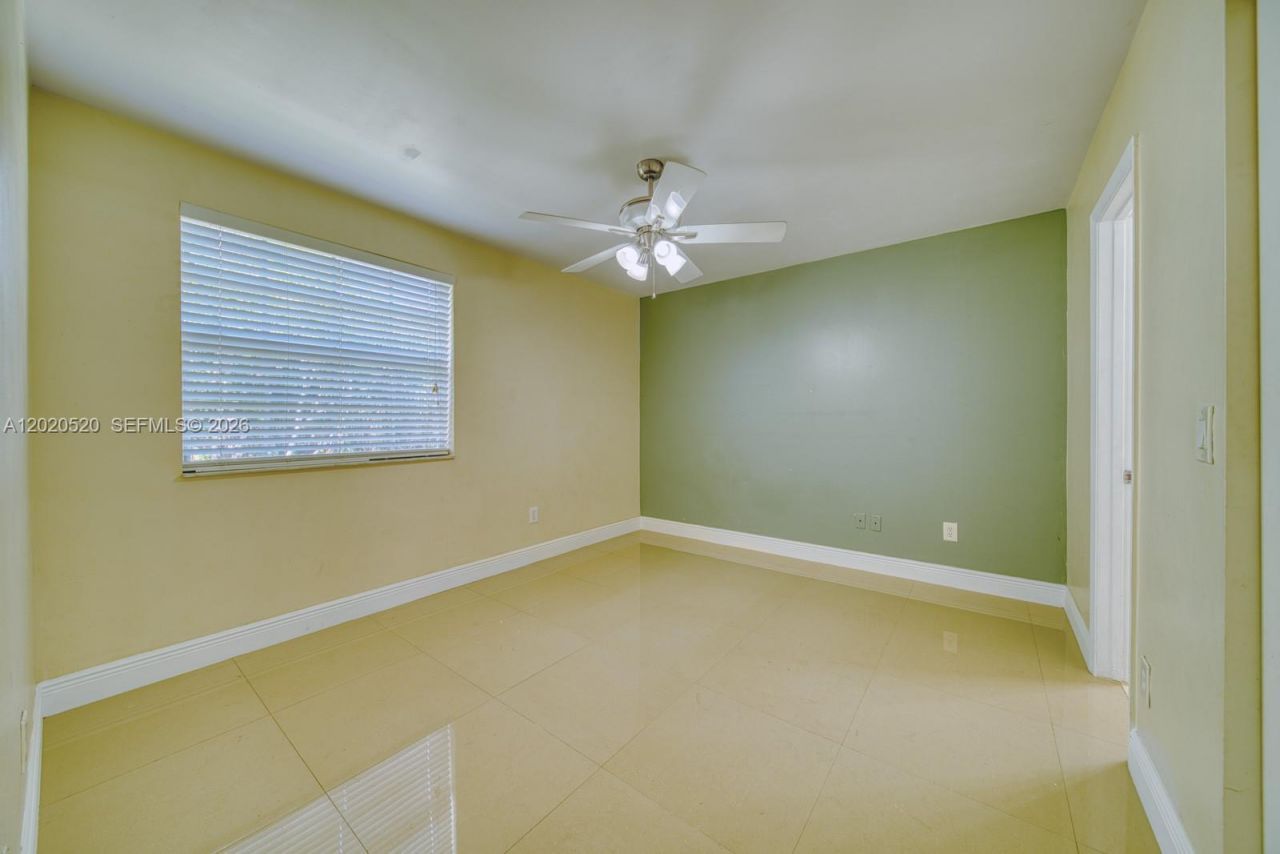 18326 NW 68th Ave , Unit H, Hialeah, FL 33015 Photo