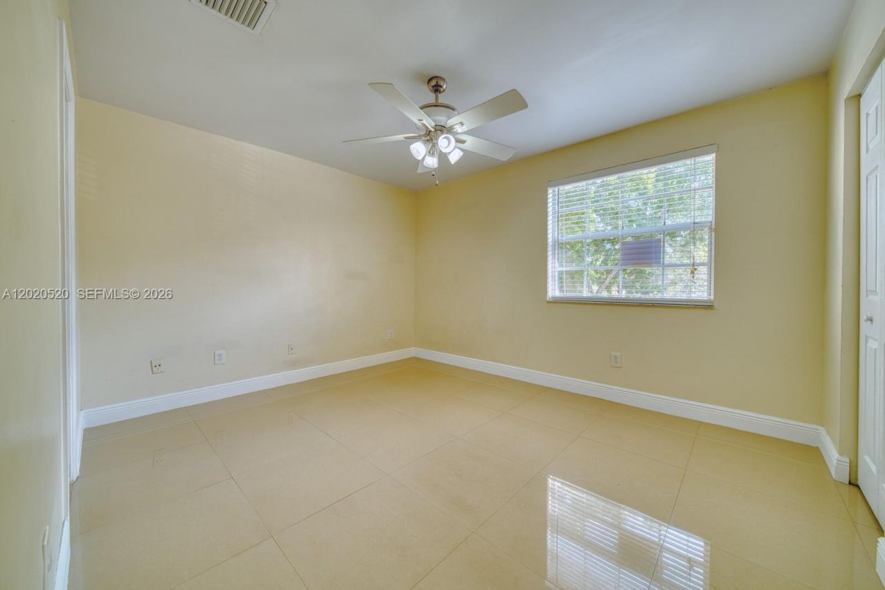 18326 NW 68th Ave , Unit H, Hialeah, FL 33015 Photo