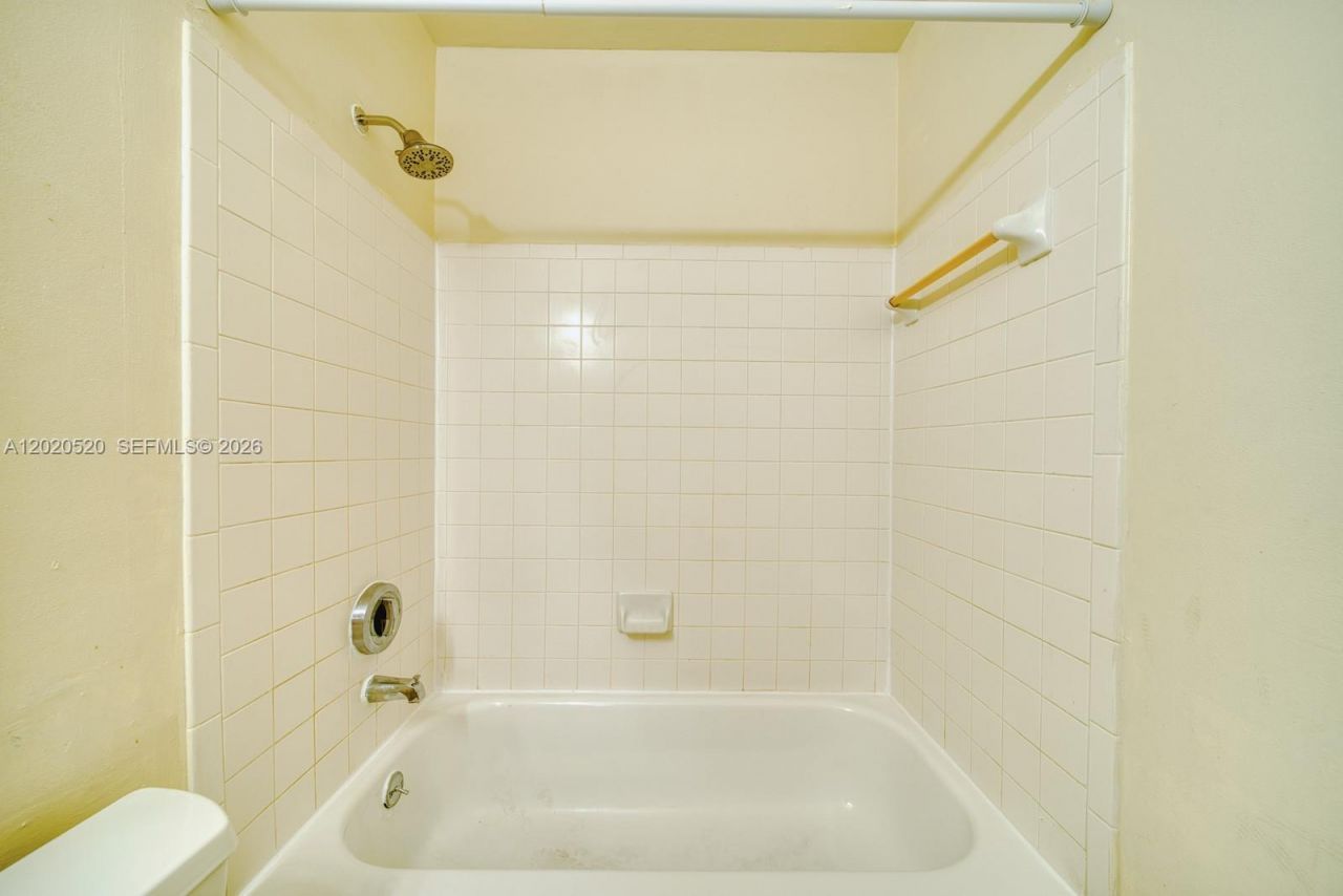 18326 NW 68th Ave , Unit H, Hialeah, FL 33015 Photo