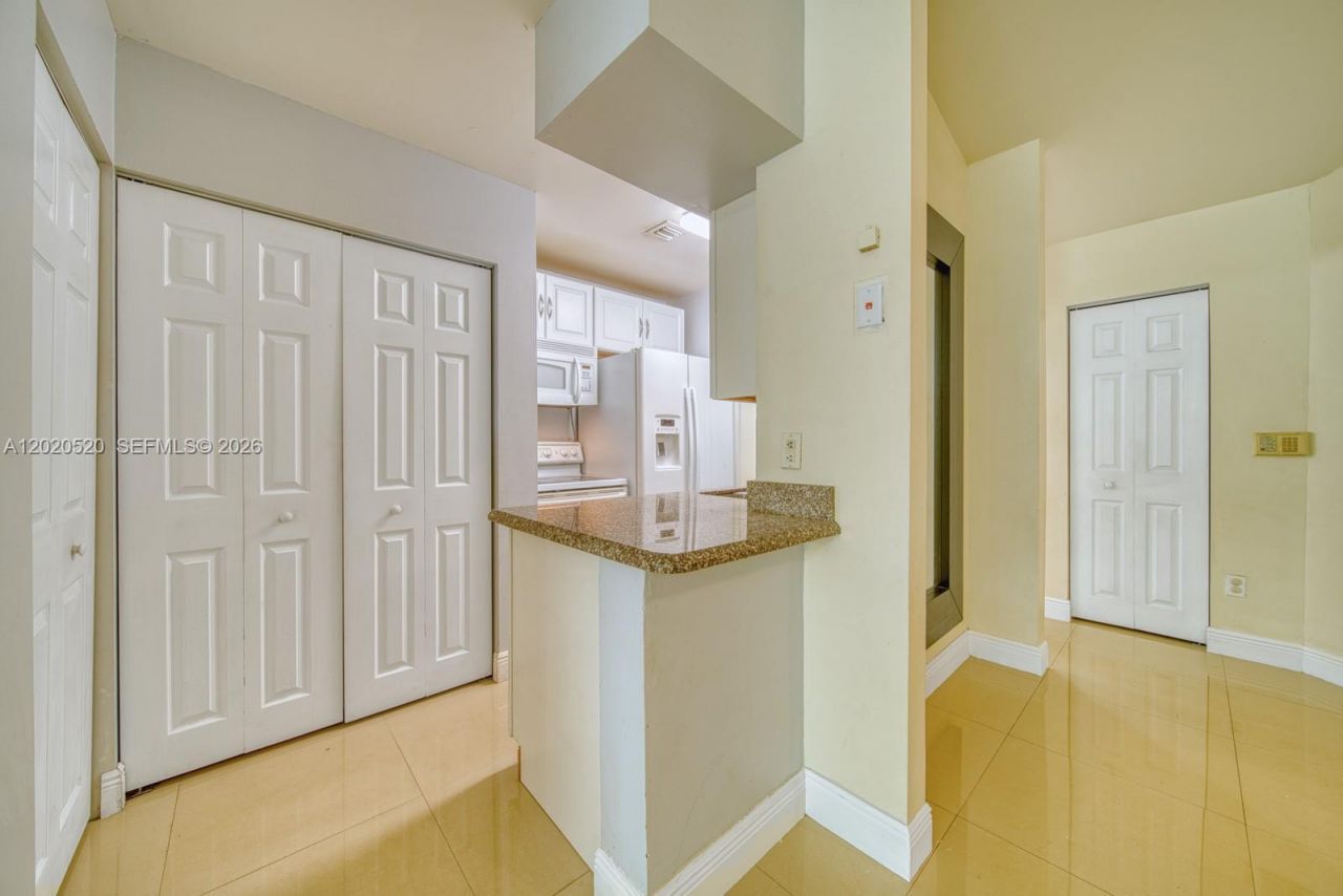 18326 NW 68th Ave , Unit H, Hialeah, FL 33015 Photo