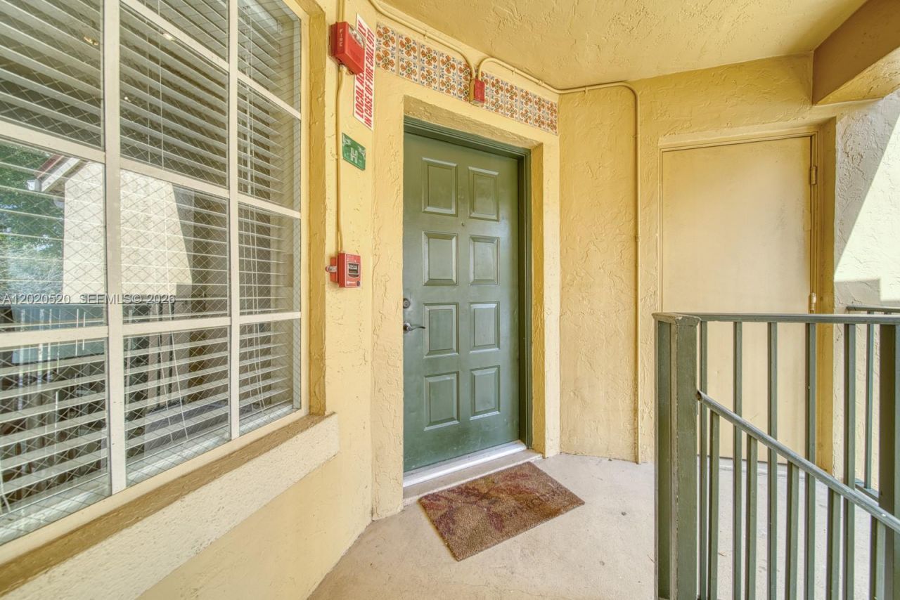 18326 NW 68th Ave , Unit H, Hialeah, FL 33015 Photo