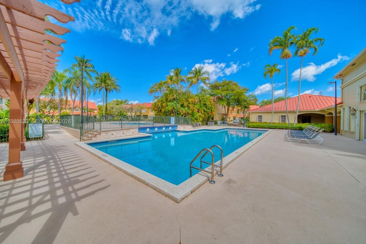 18326 NW 68th Ave , Unit H, Hialeah, FL 33015 Photo