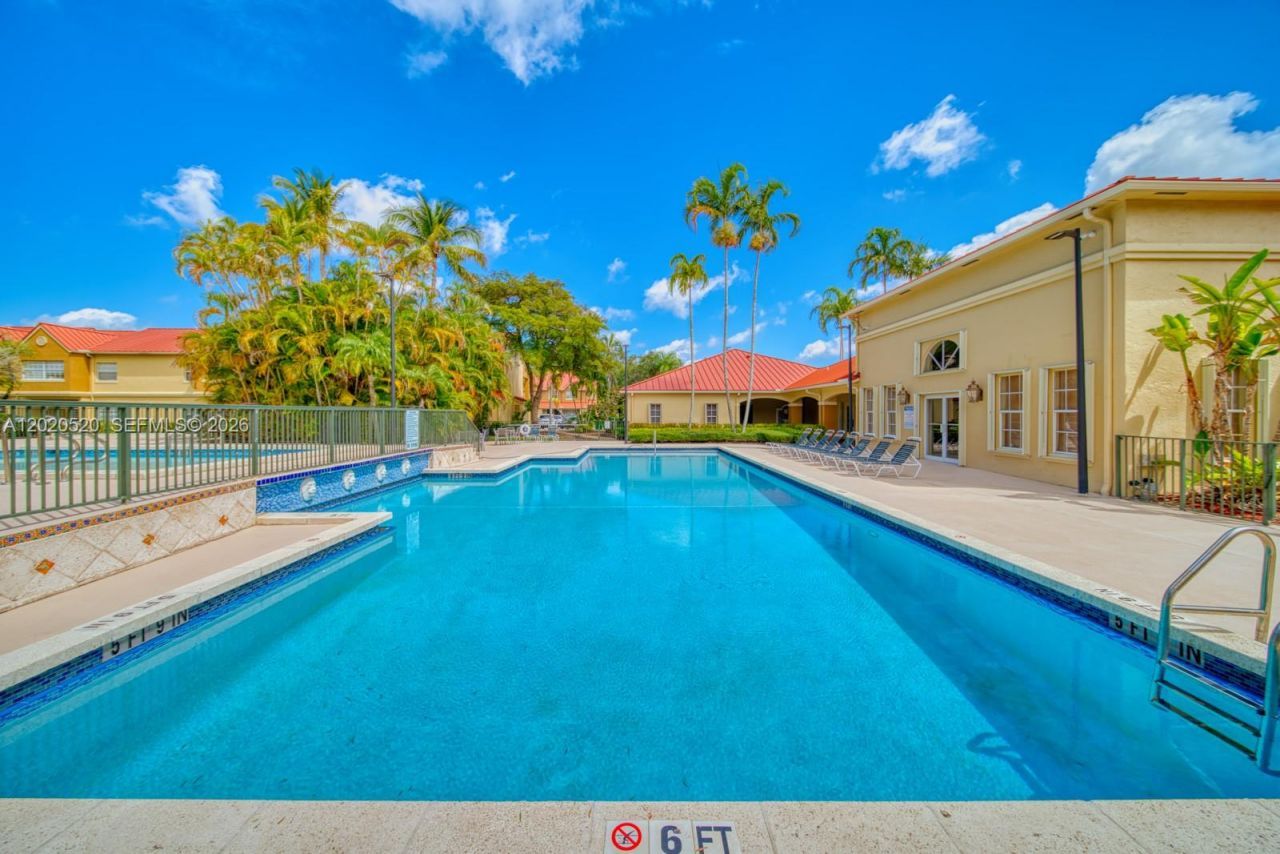 18326 NW 68th Ave , Unit H, Hialeah, FL 33015 Photo
