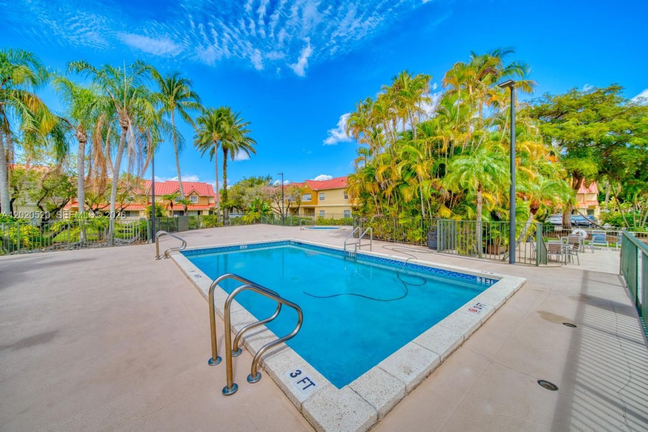 18326 NW 68th Ave , Unit H, Hialeah, FL 33015 Photo