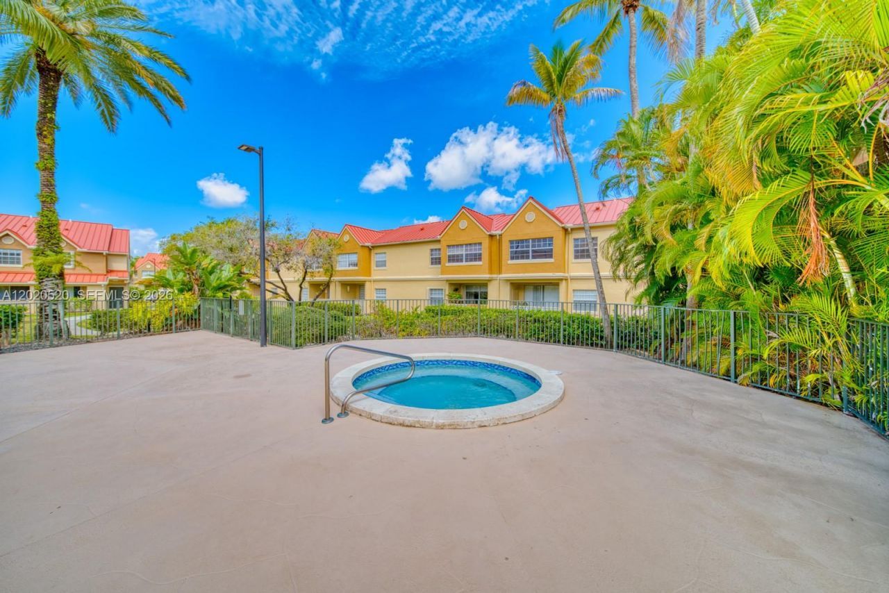 18326 NW 68th Ave , Unit H, Hialeah, FL 33015 Photo