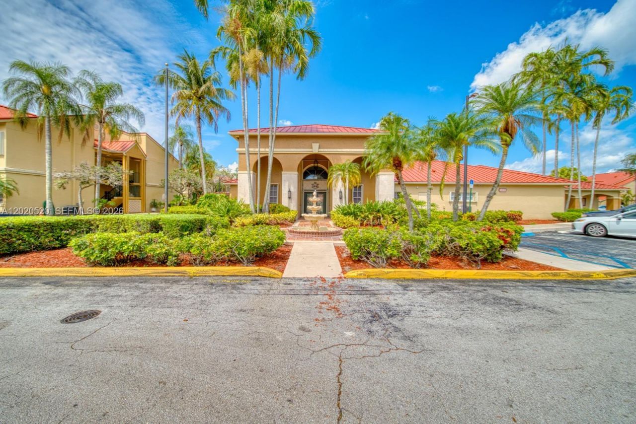 18326 NW 68th Ave , Unit H, Hialeah, FL 33015 Photo