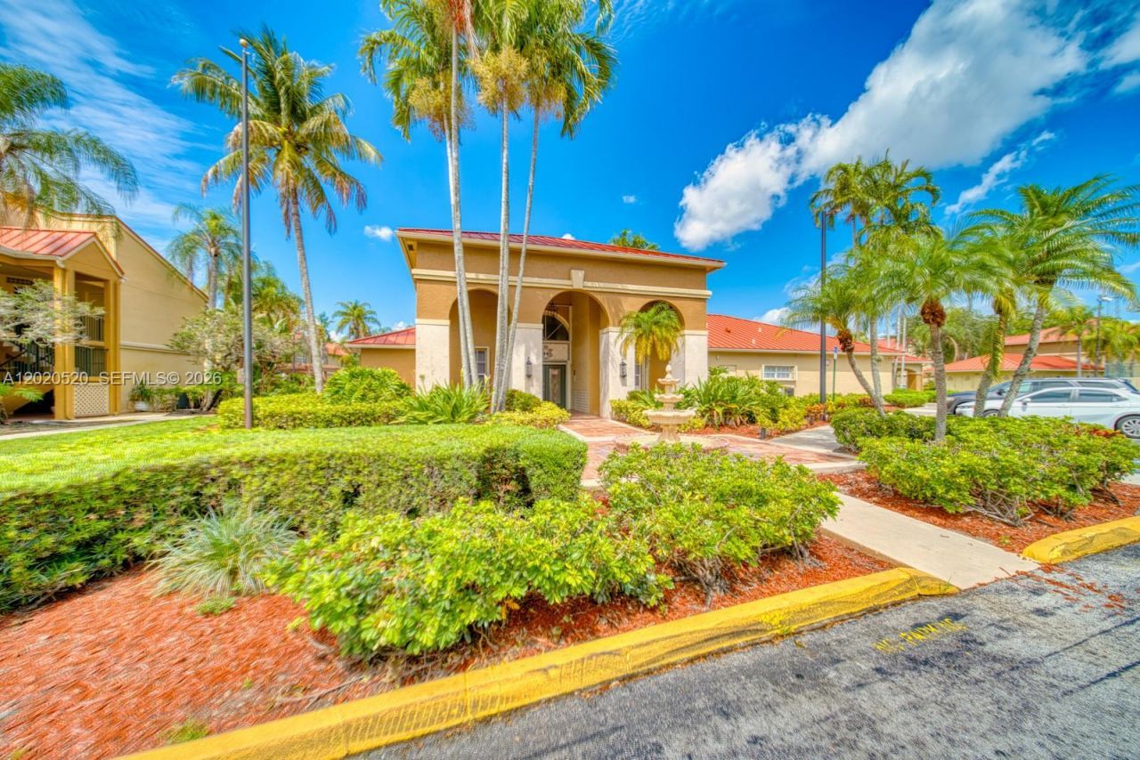 18326 NW 68th Ave , Unit H, Hialeah, FL 33015 Photo