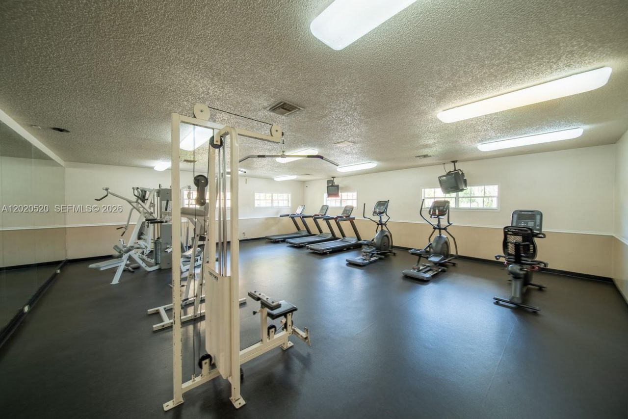 18326 NW 68th Ave , Unit H, Hialeah, FL 33015 Photo