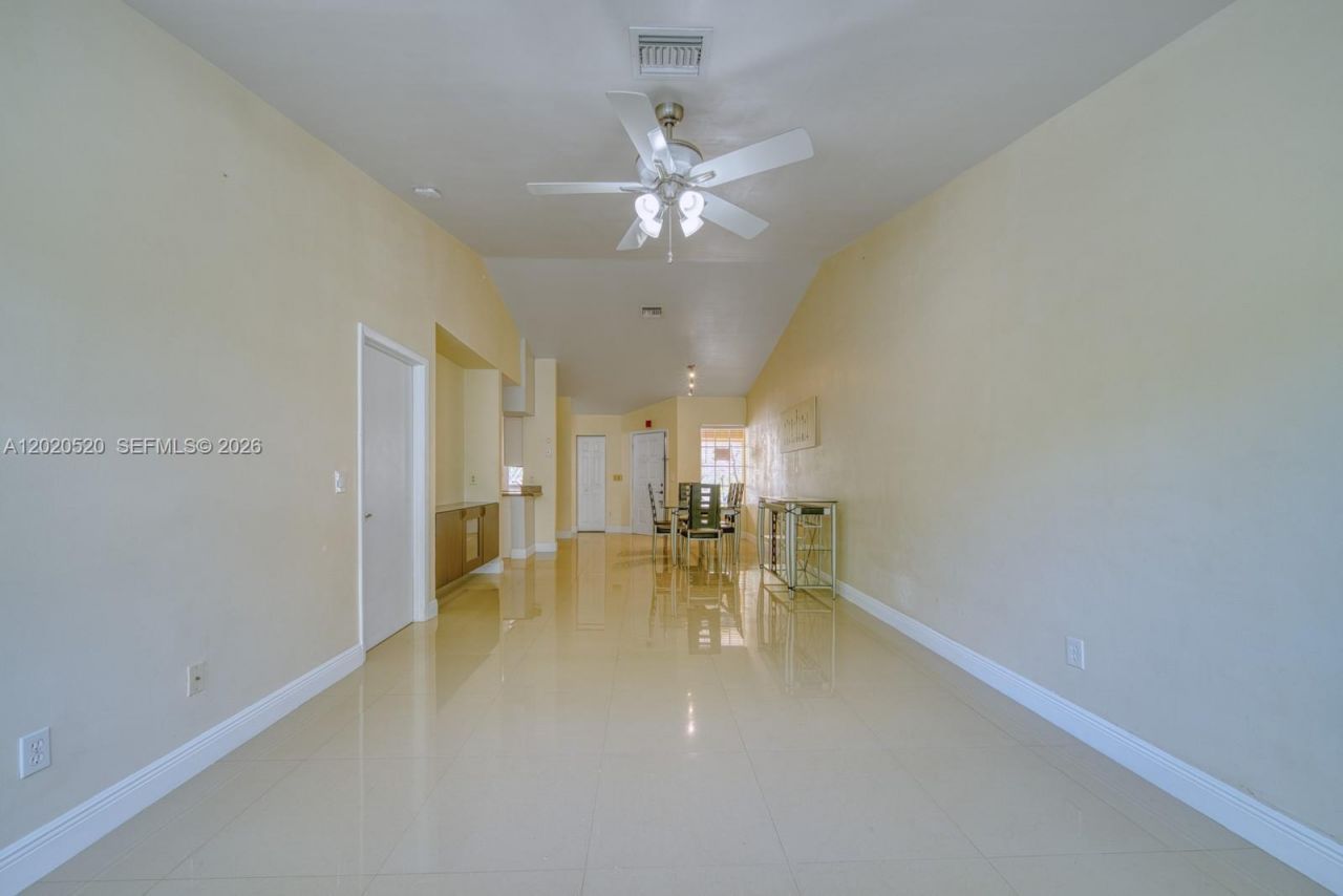 18326 NW 68th Ave , Unit H, Hialeah, FL 33015 Photo
