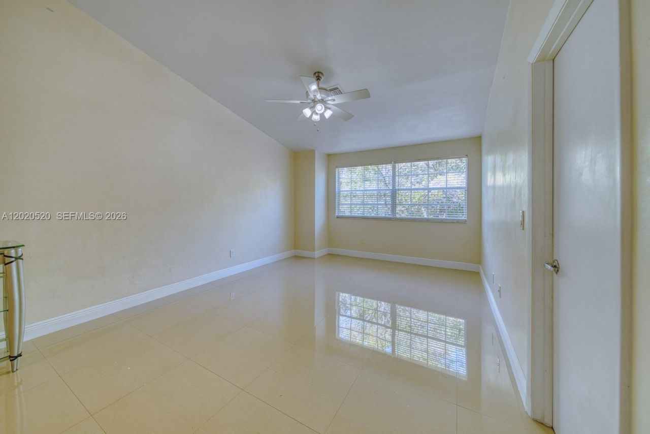 18326 NW 68th Ave , Unit H, Hialeah, FL 33015 Photo