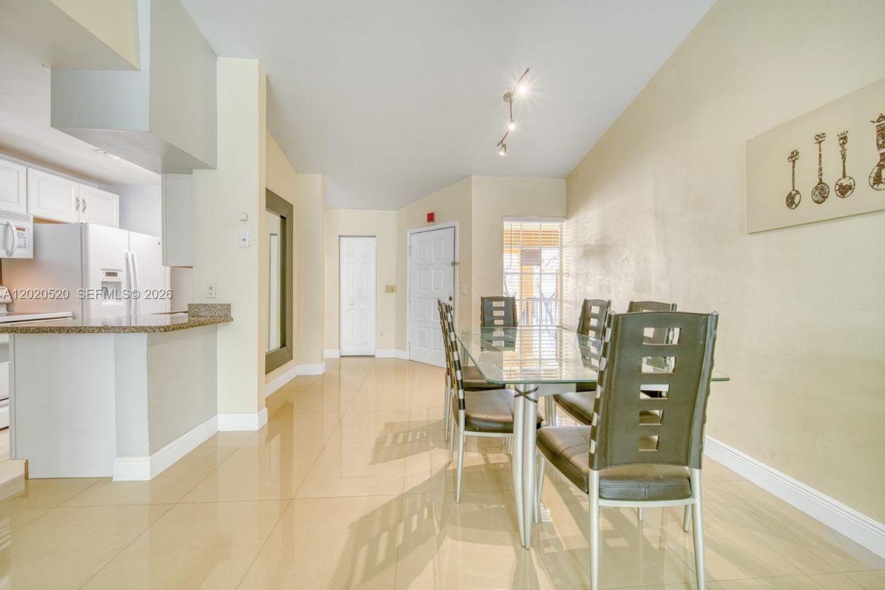18326 NW 68th Ave , Unit H, Hialeah, FL 33015 Photo