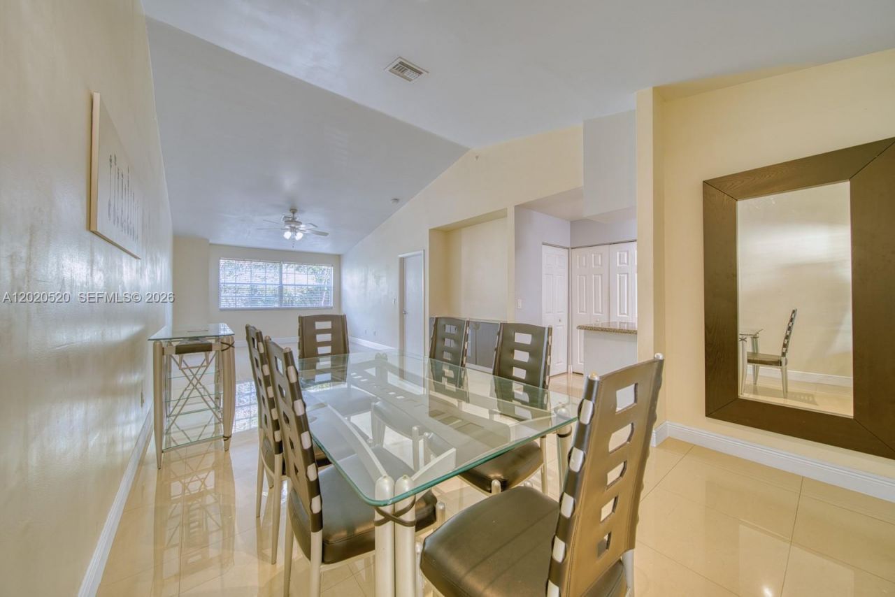 18326 NW 68th Ave , Unit H, Hialeah, FL 33015 Photo