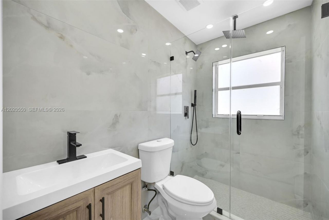 7868 NW 194th St , Hialeah, FL 33015 Photo