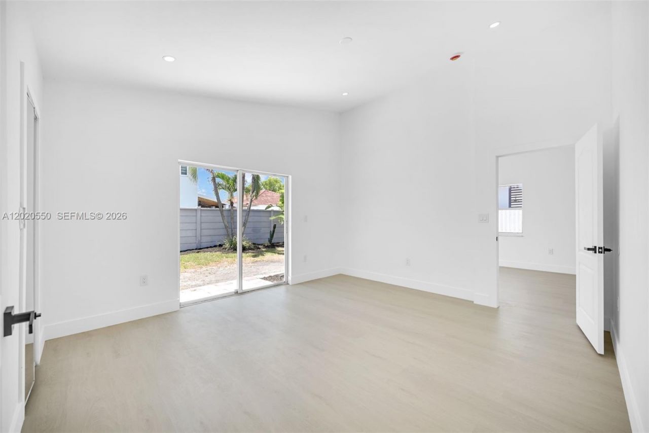 7868 NW 194th St , Hialeah, FL 33015 Photo