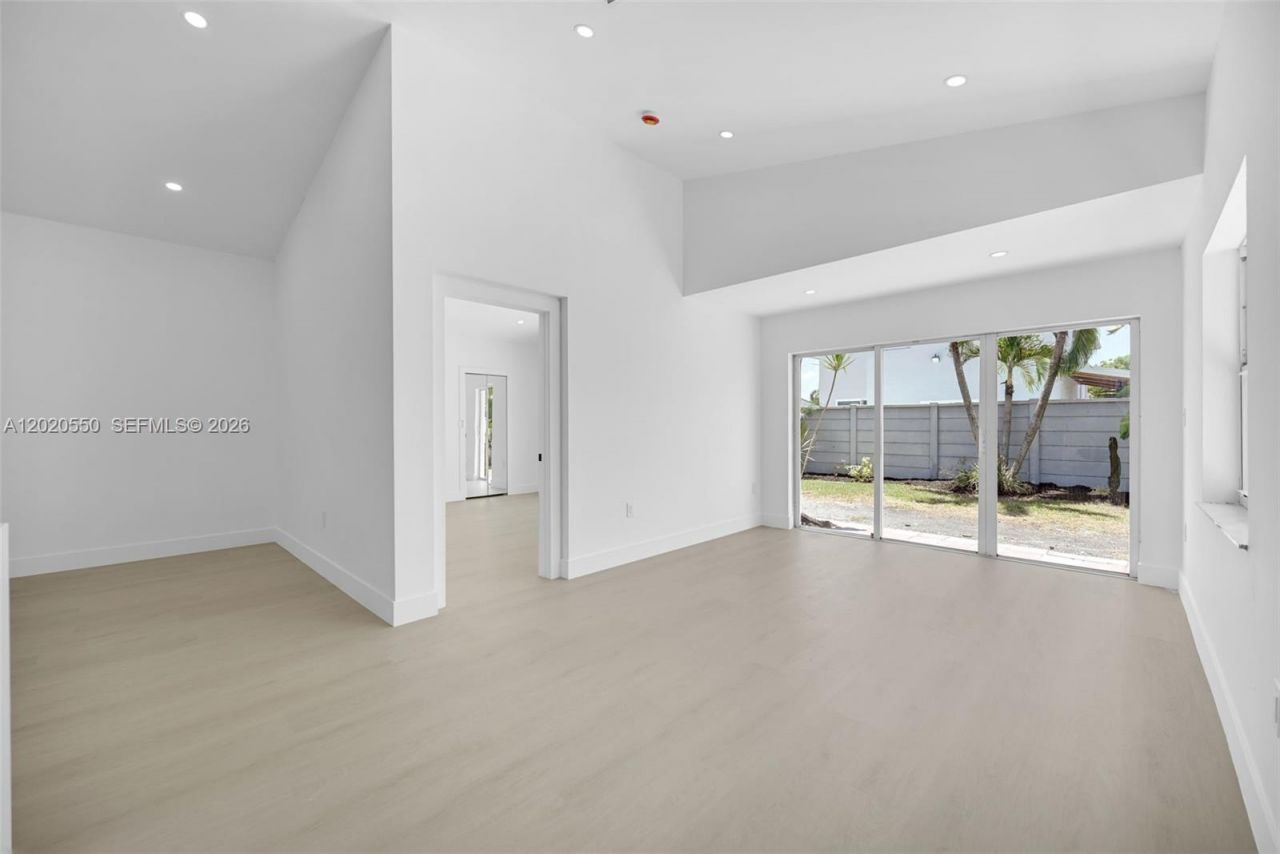 7868 NW 194th St , Hialeah, FL 33015 Photo