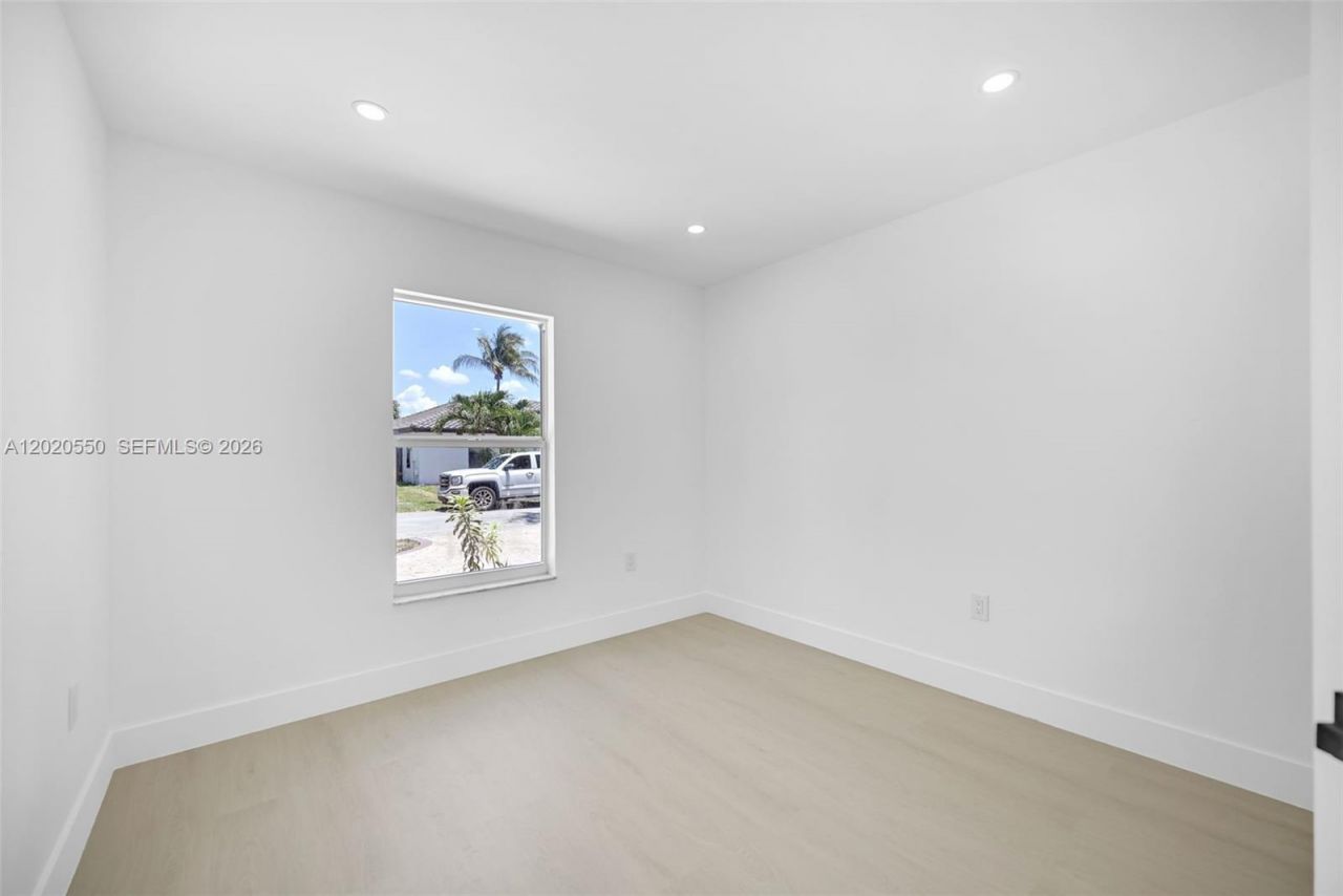 7868 NW 194th St , Hialeah, FL 33015 Photo