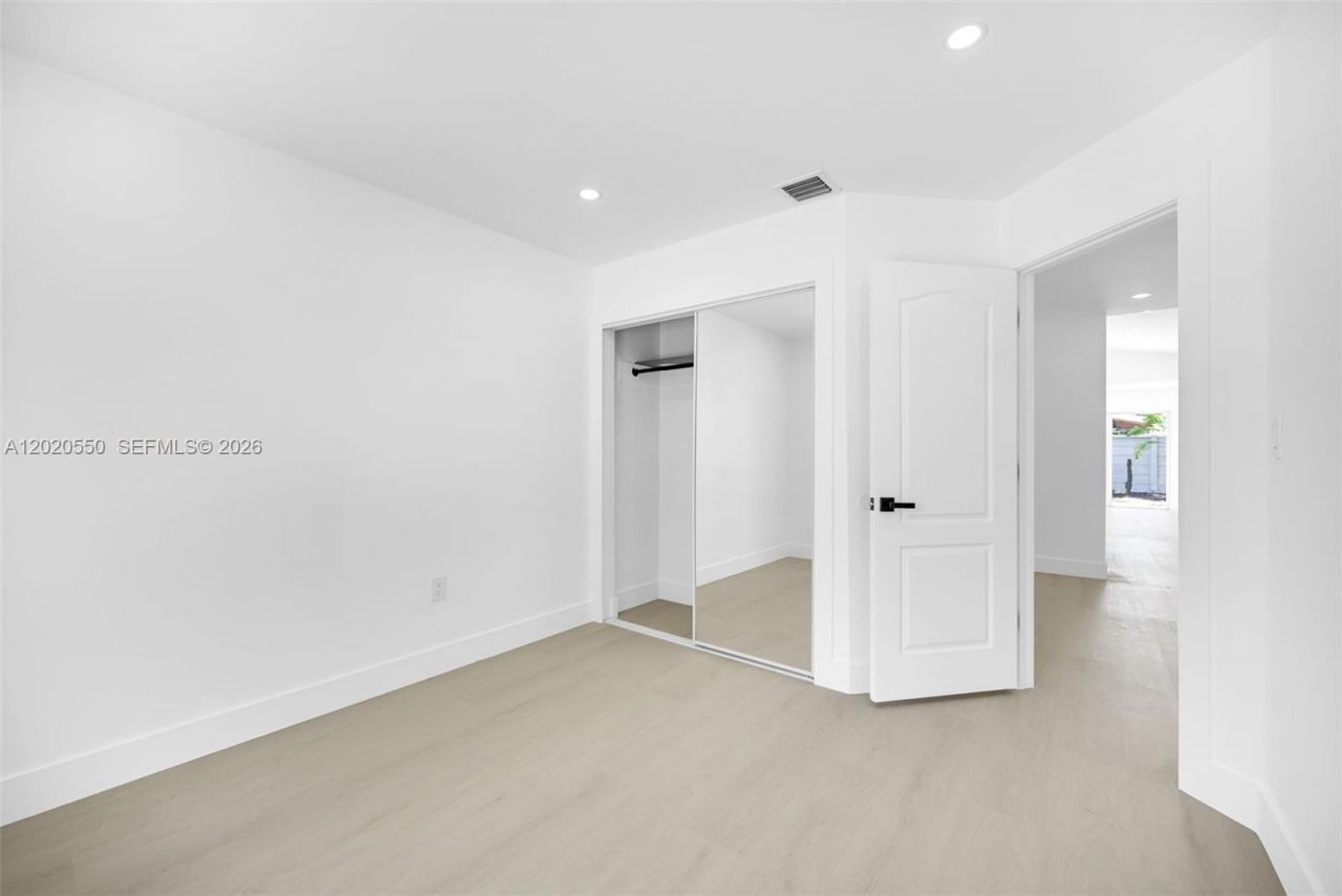 7868 NW 194th St , Hialeah, FL 33015 Photo