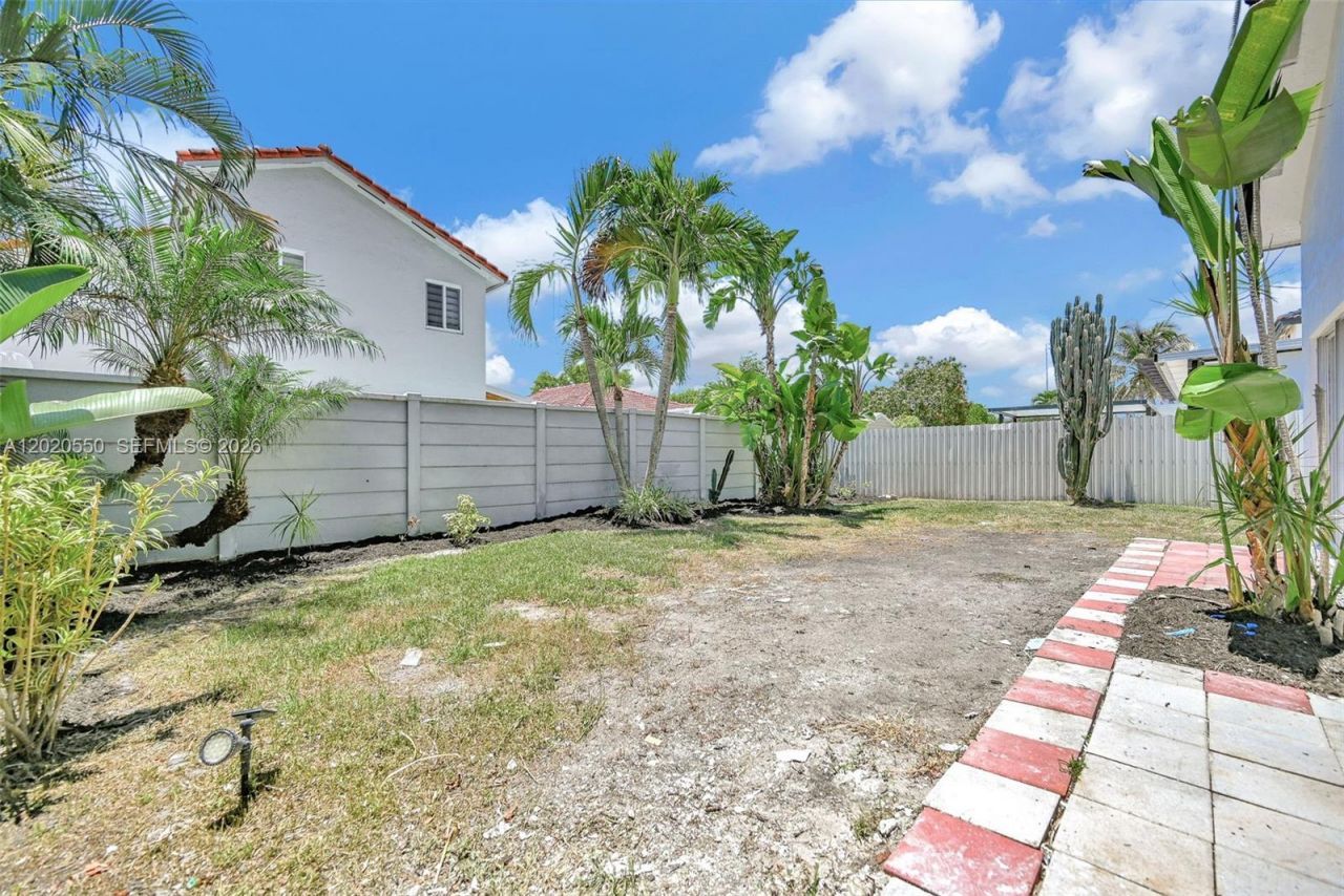 7868 NW 194th St , Hialeah, FL 33015 Photo