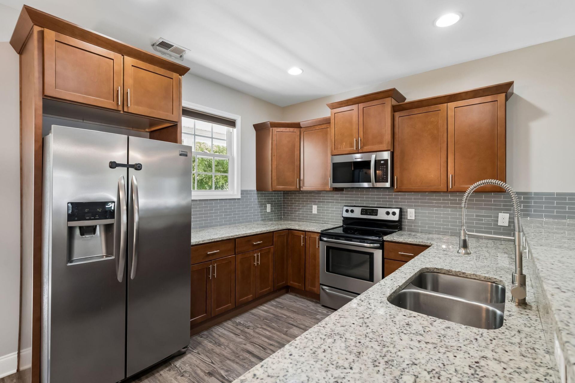 958 Beehive Road Photo 11