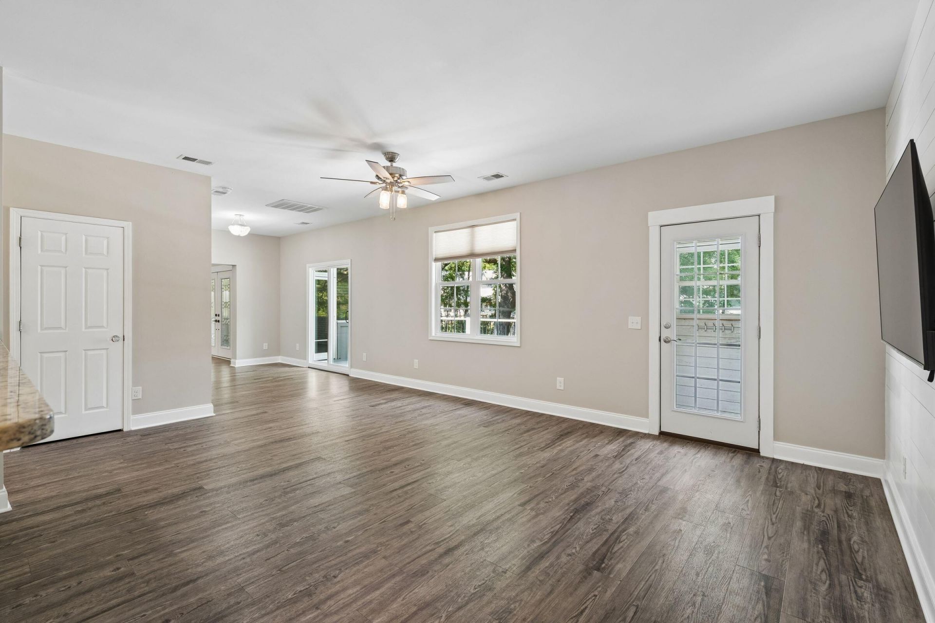 958 Beehive Road Photo 12