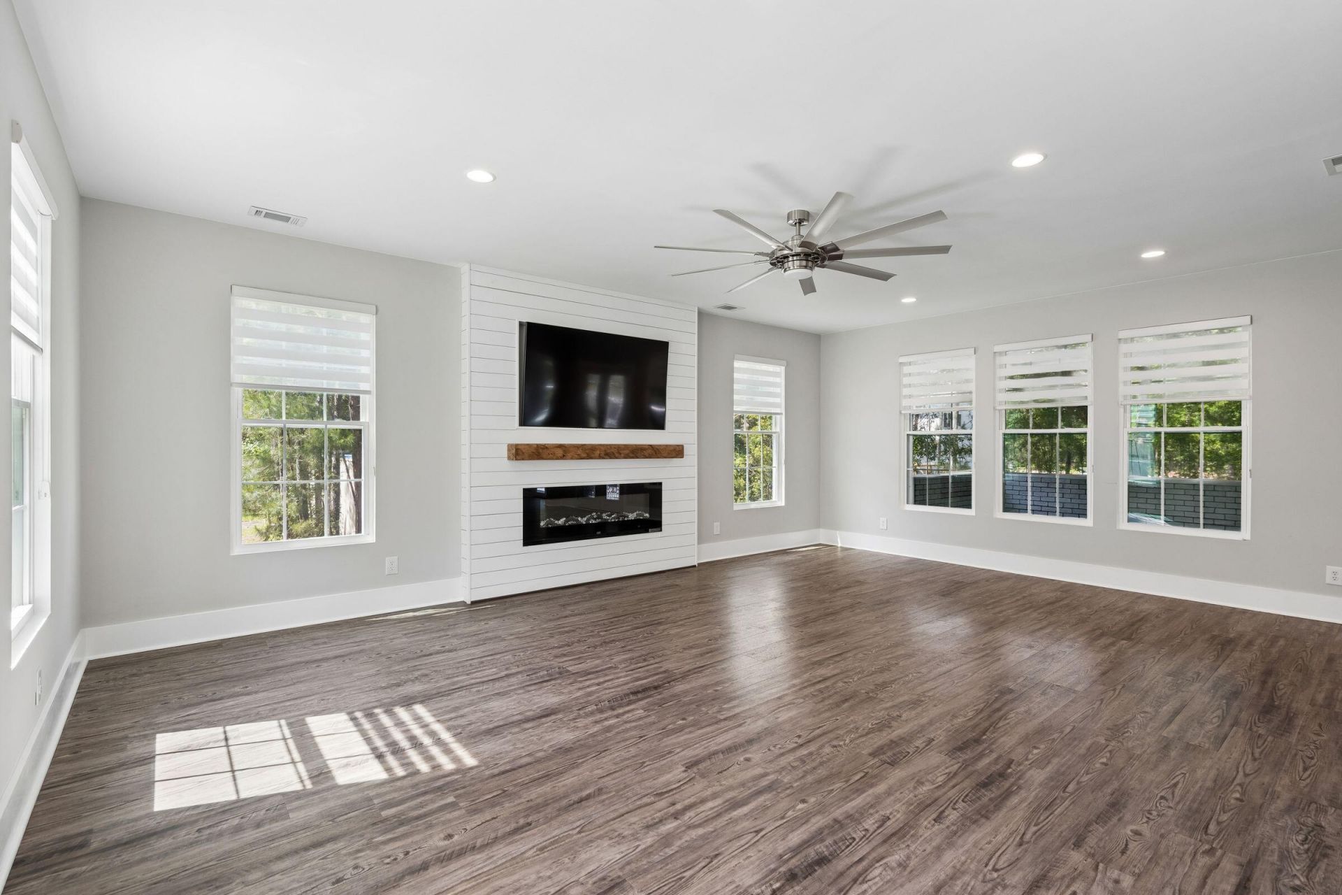 958 Beehive Road Photo 16